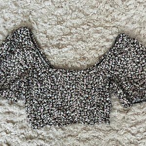 UO Smocked Puff Sleeve Cropped Floral Blouse